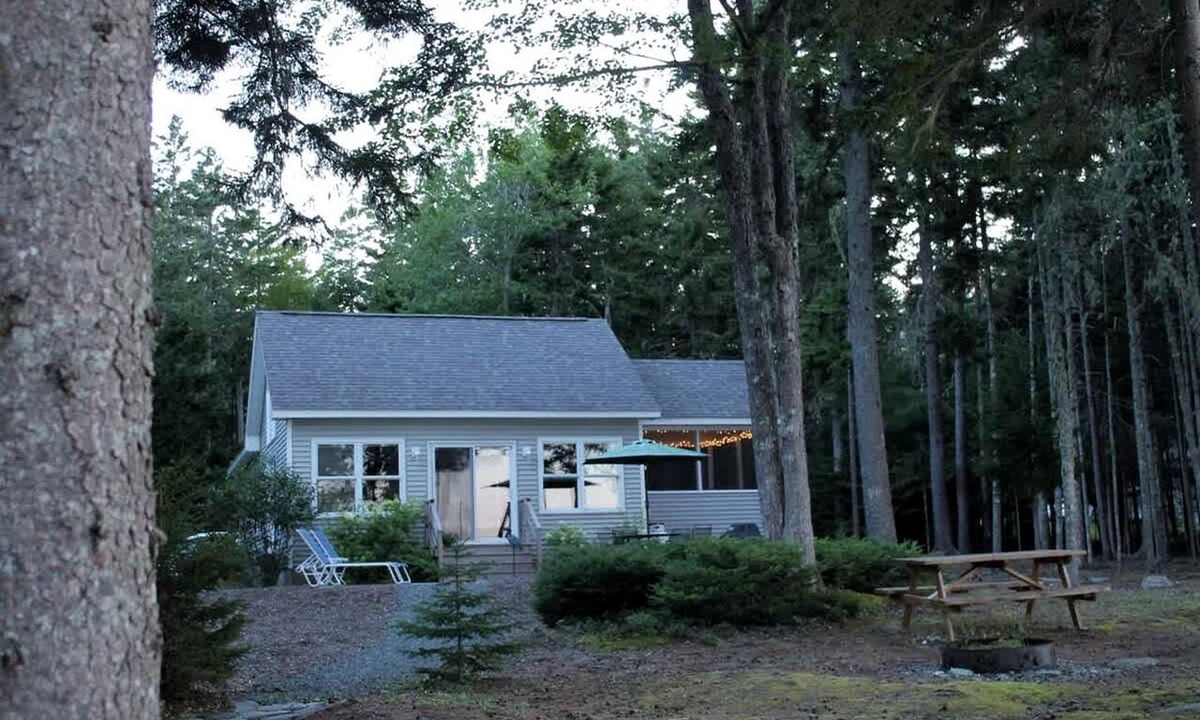 Hancock Point Cottage | Romantic Waterfront Cottage with Private Beach & Fireplace Near Hancock, Maine