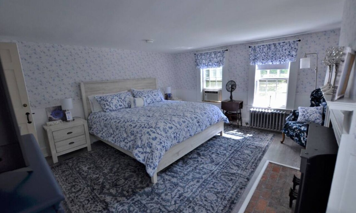 Francestown Apartment | Room 08 - King Room - Handicap accessible