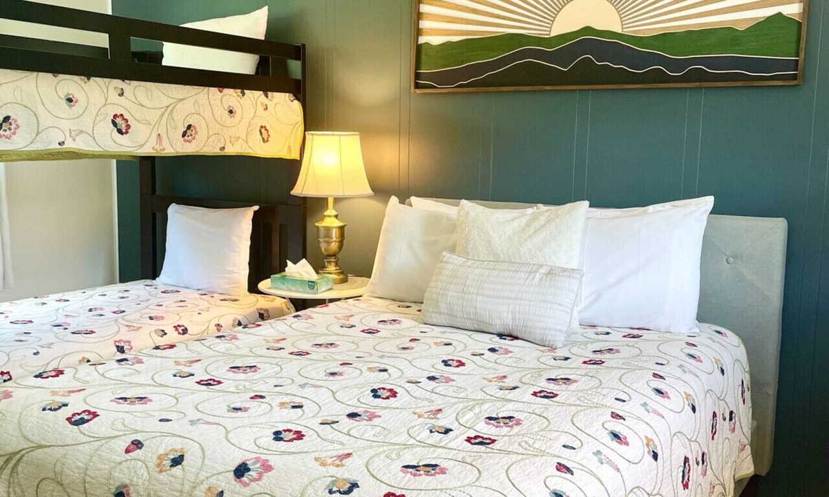 Manchester Center Bed & Breakfast | Room 7 - family room sleeps 4