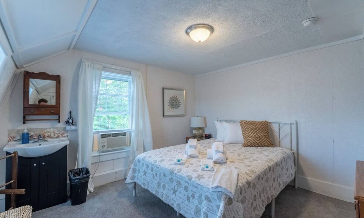 Weirs Beach House | Room 9 (3rd Floor with Shared Bath)