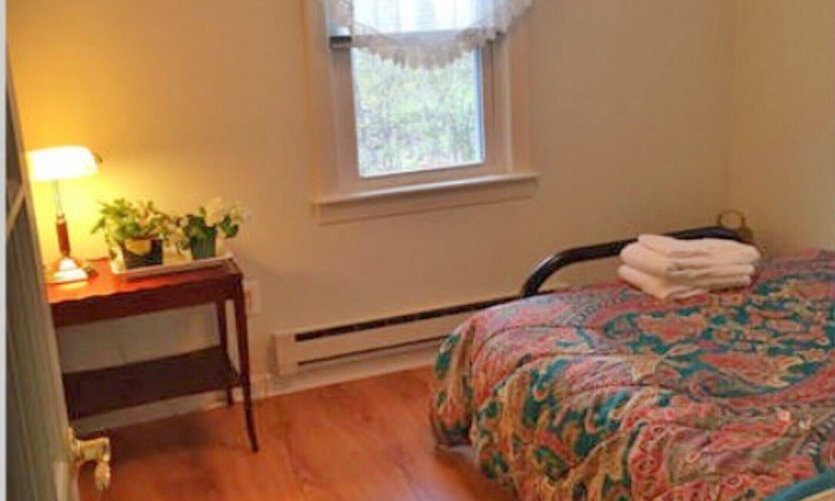 Saunderstown Bed & Breakfast | Room in private cottage