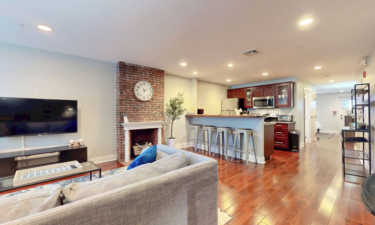 Government Center Apartment | Roomy 1-bedroom - Faneuil Hall and Quincy Market