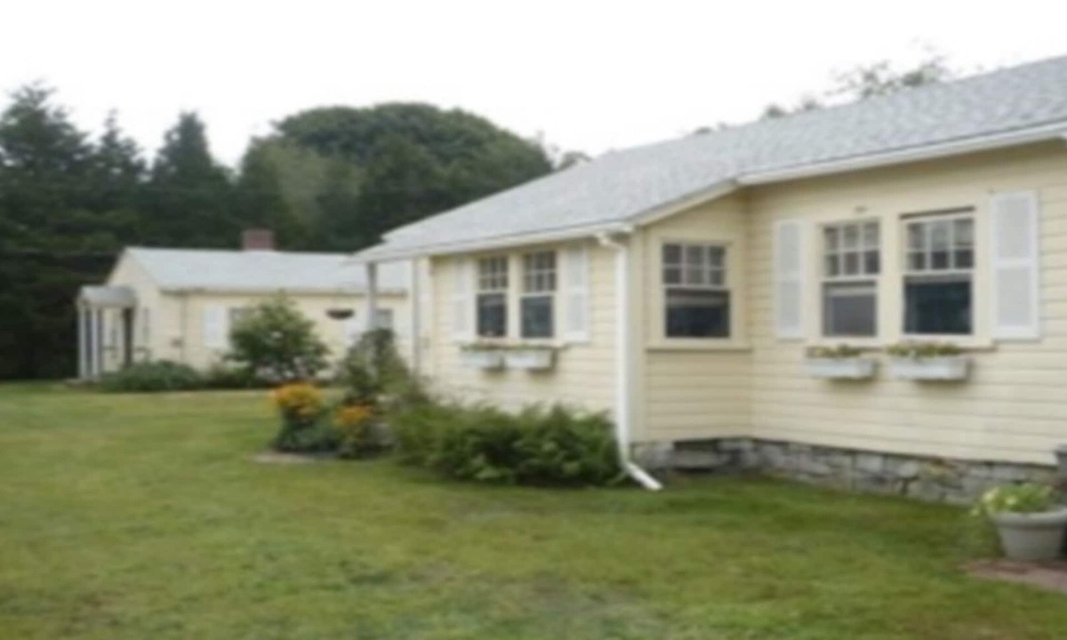 Charlestown Cottage | Rose Cottage/Charming Beach Cottage