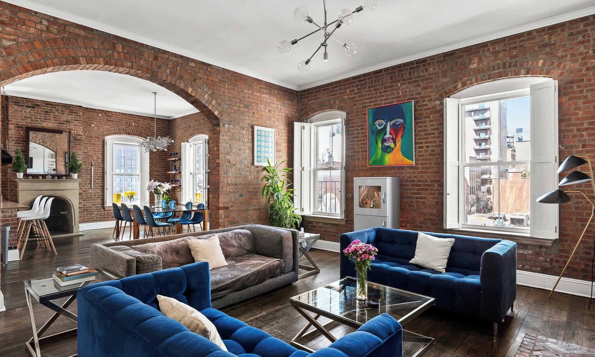 Ukrainian Village Apartment | Rove Travel | Cobblestone Manor | PH w/Outdoor