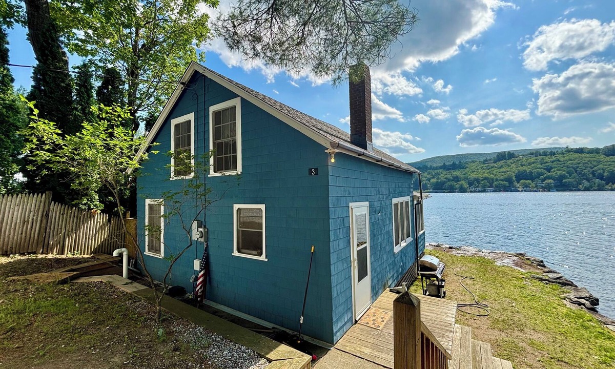 Alton Cabin | Rustic 4-bedroom cabin with WiFi, AC in charming Alton Bay on Lake Winni.