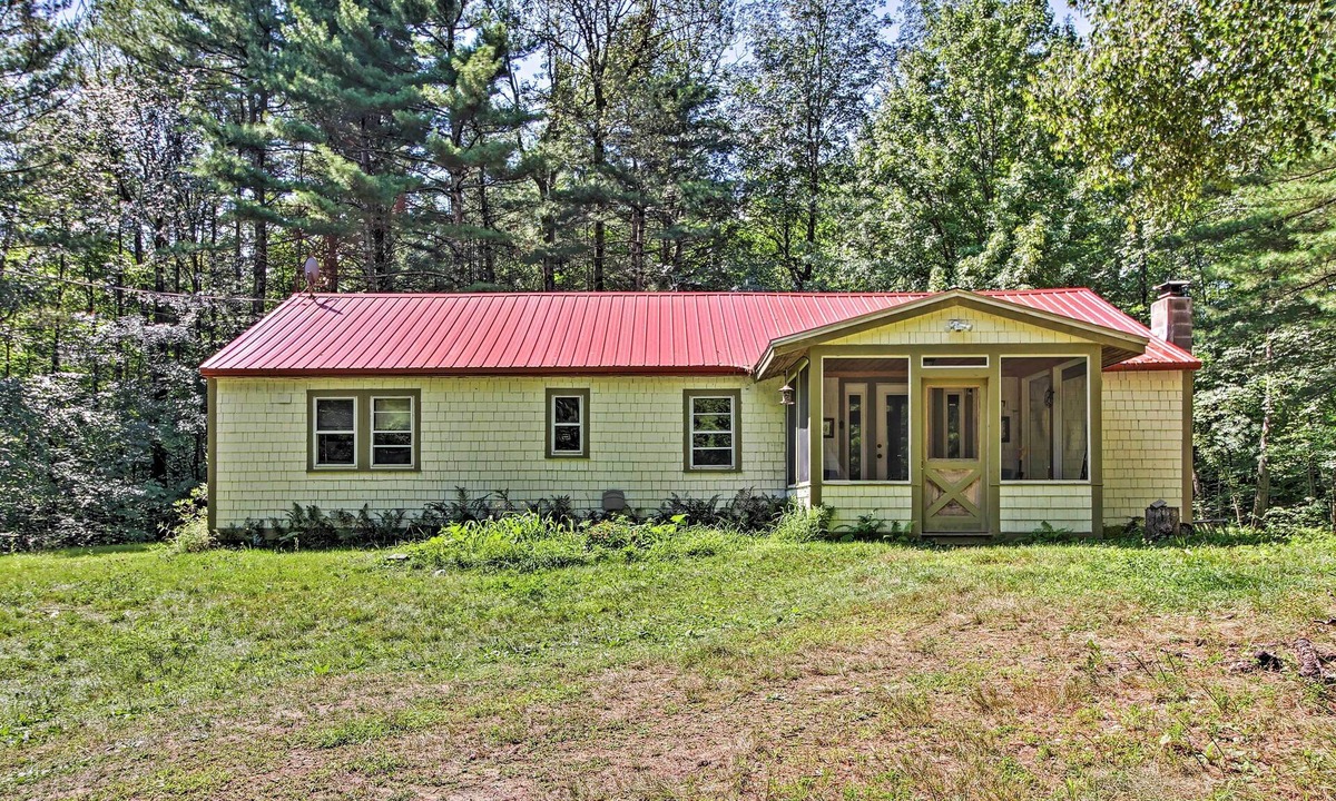 Bradford Cottage | Rustic Bradford Cottage - 14 Miles to Sunapee Mtn!