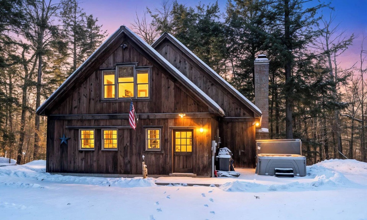 Bryant Pond House | Rustic Cabin near Lakes, Hiking, Biking