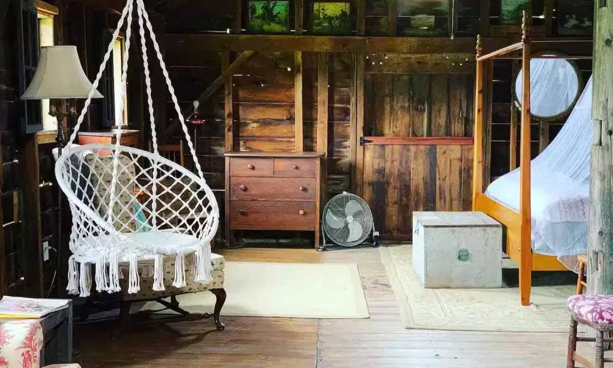 Coxsackie House | Rustic Glamping Cabin by creek in Hudson Valley