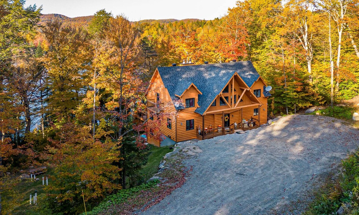 St-Adolphe-d'Howard Cabin | Rustic, luxurious lakeside chalet
