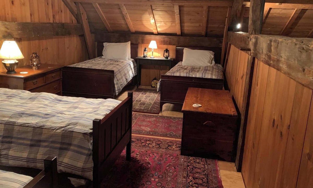 Wolfeboro House | Rustic Loft Barn that sleeps 5, close to downtown Wolfeboro