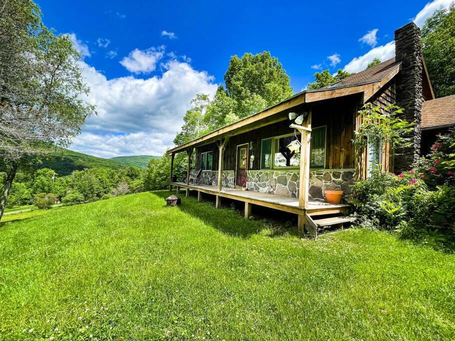 Denver House | Rustic Retreat Hike Unwind and Explore Charming Towns