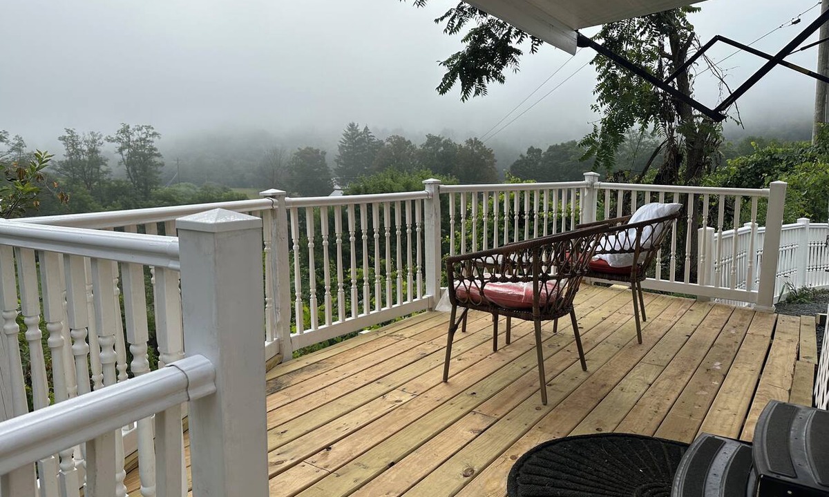 Town of Colchester House | RV with great Mountain View with picnic area, ponds, trails and fruits trees