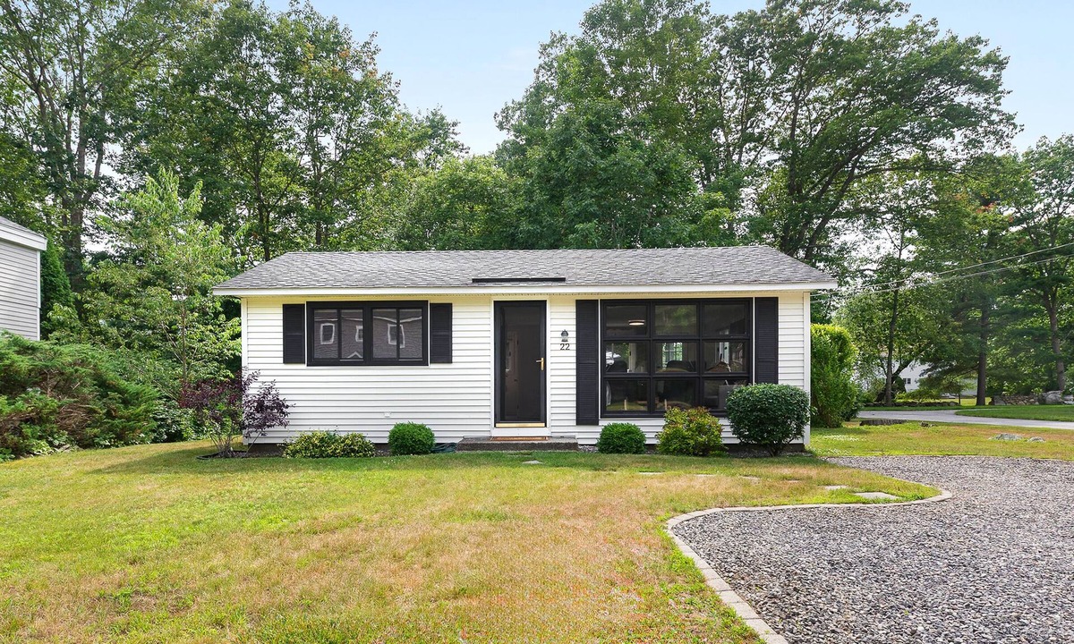 Rye House | Rye Coastal Cottage: 2BR- Dog-Friendly - Walk to Beach -Patio -Sleeps 4