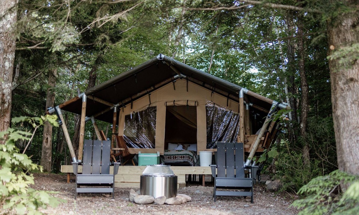 North Woodstock RV Rental | Safari Tent Site 6 | 1 Queen Bed & 1 Twin Bed | Pond View