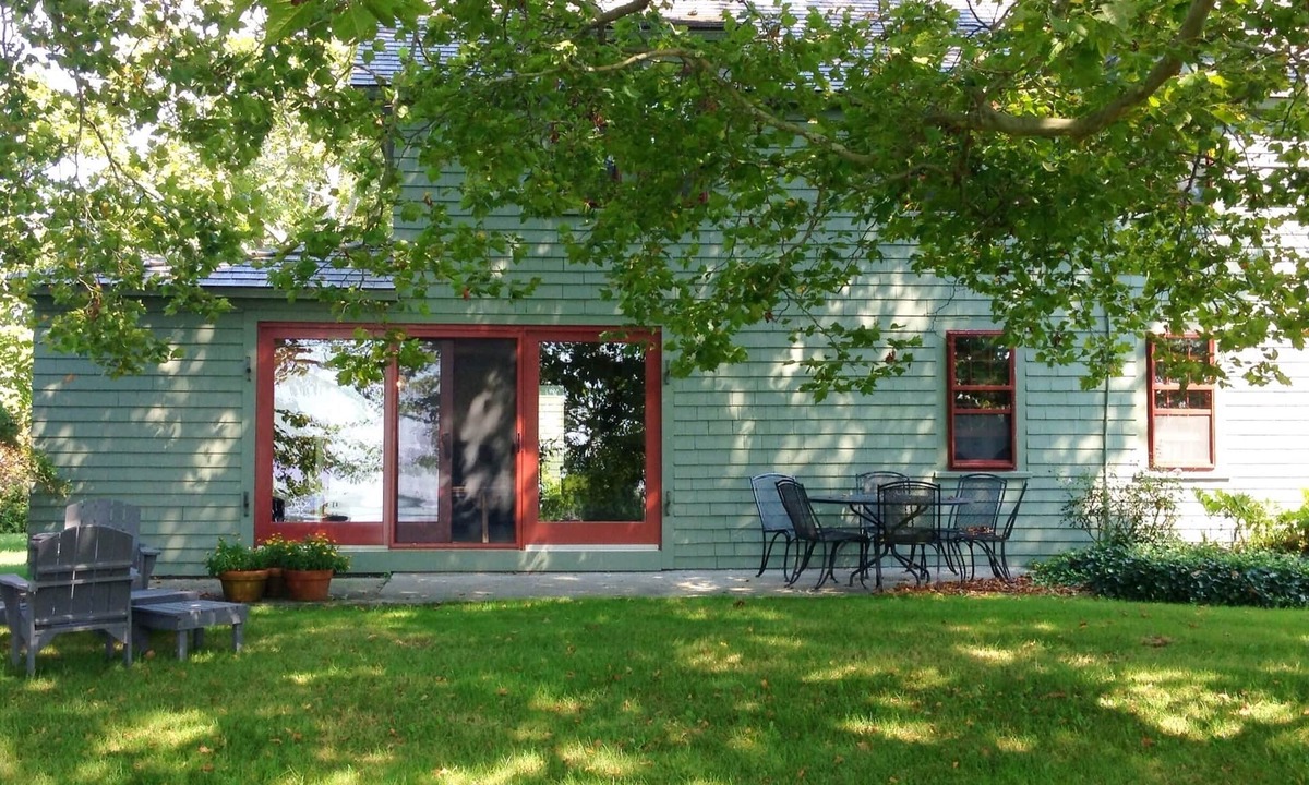 Little Compton House | Sakonnet Point water view home + guest cottage near beach