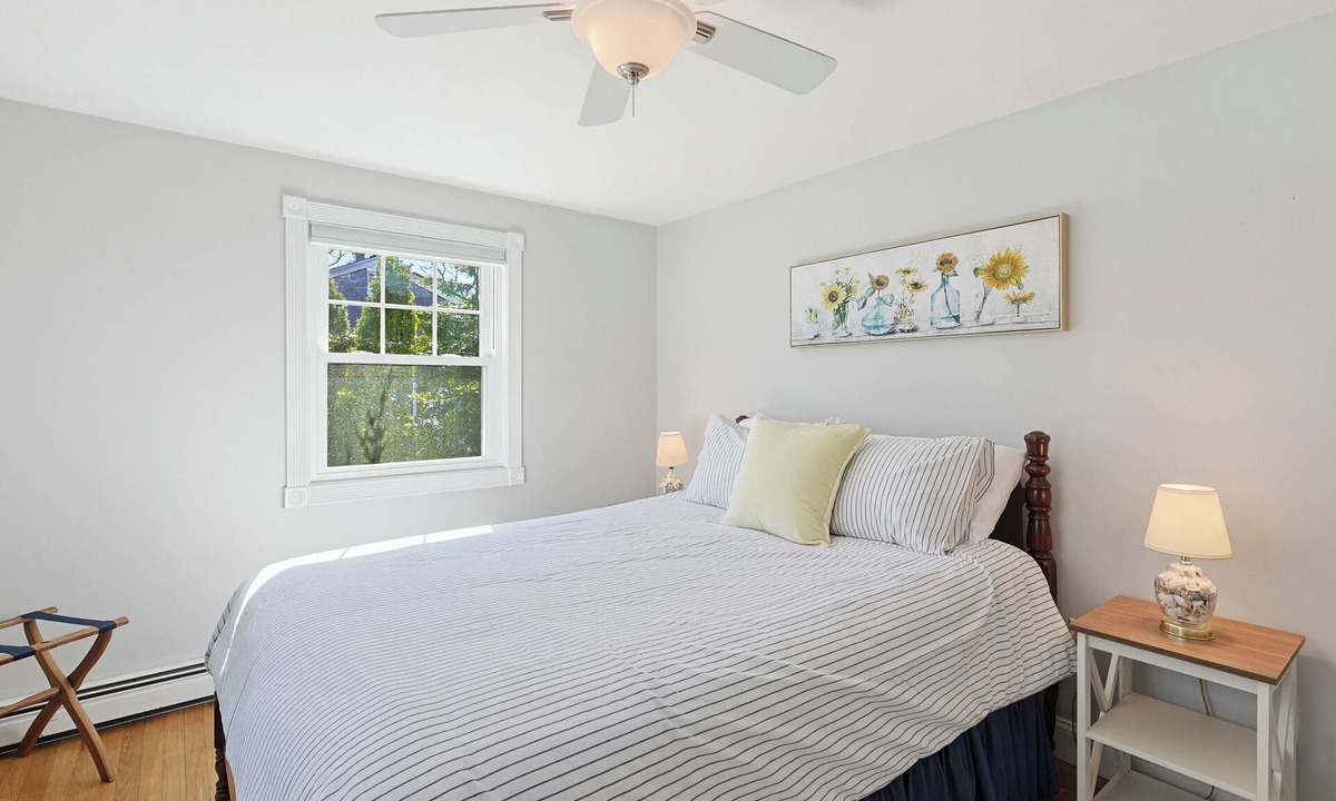 East Falmouth Cottage | Salt Air Cottage Minutes to Menauhant Beach - Dog Friendly