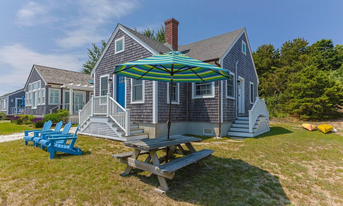 Wellfleet House | Sandy beach cottage on Wellfleet Bay