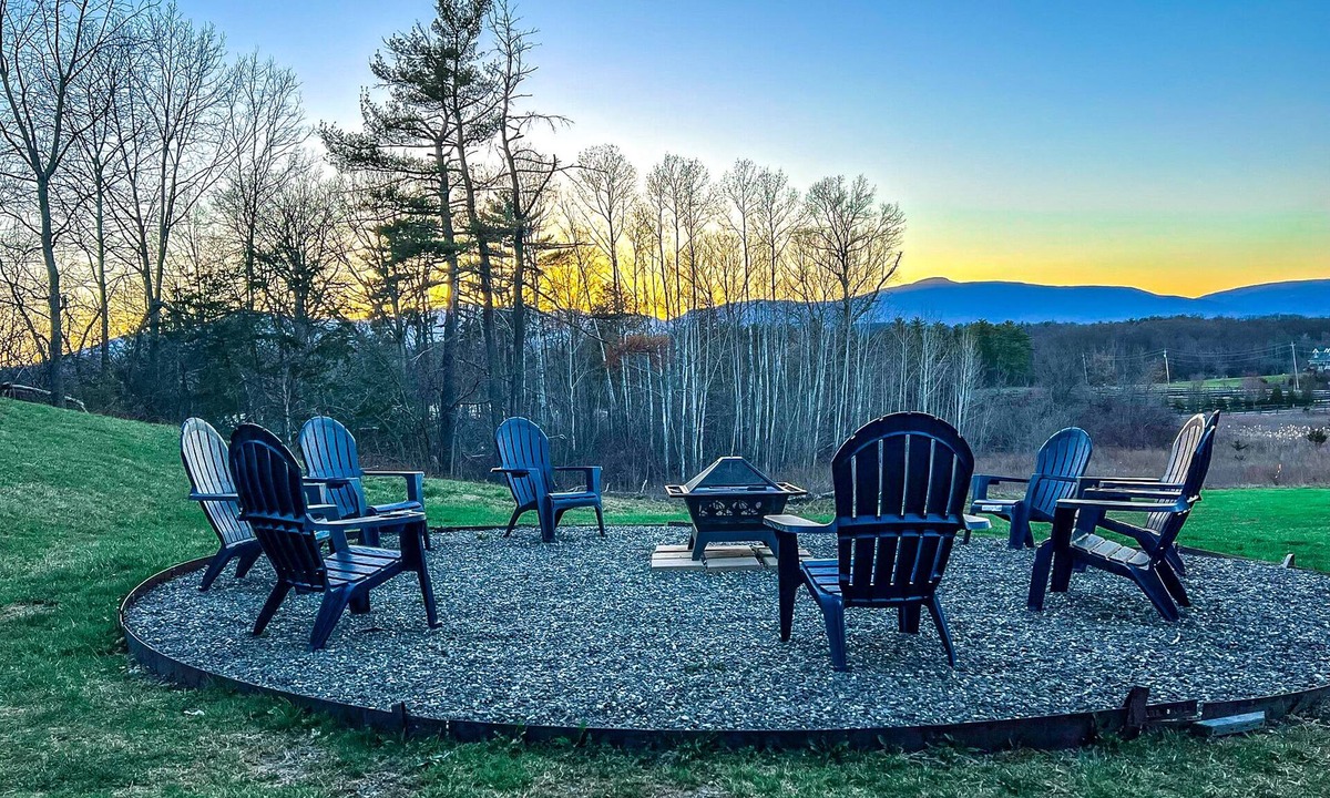 Saugerties House | Saugerties Retreat 1 min walking from HITS, 7 BRs