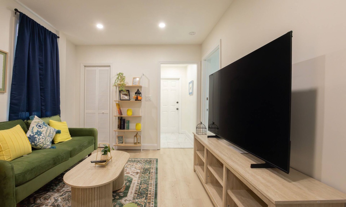 Dorchester Apartment | Savin Hill Gem - 4BR-2BA - Walk to T + Parking