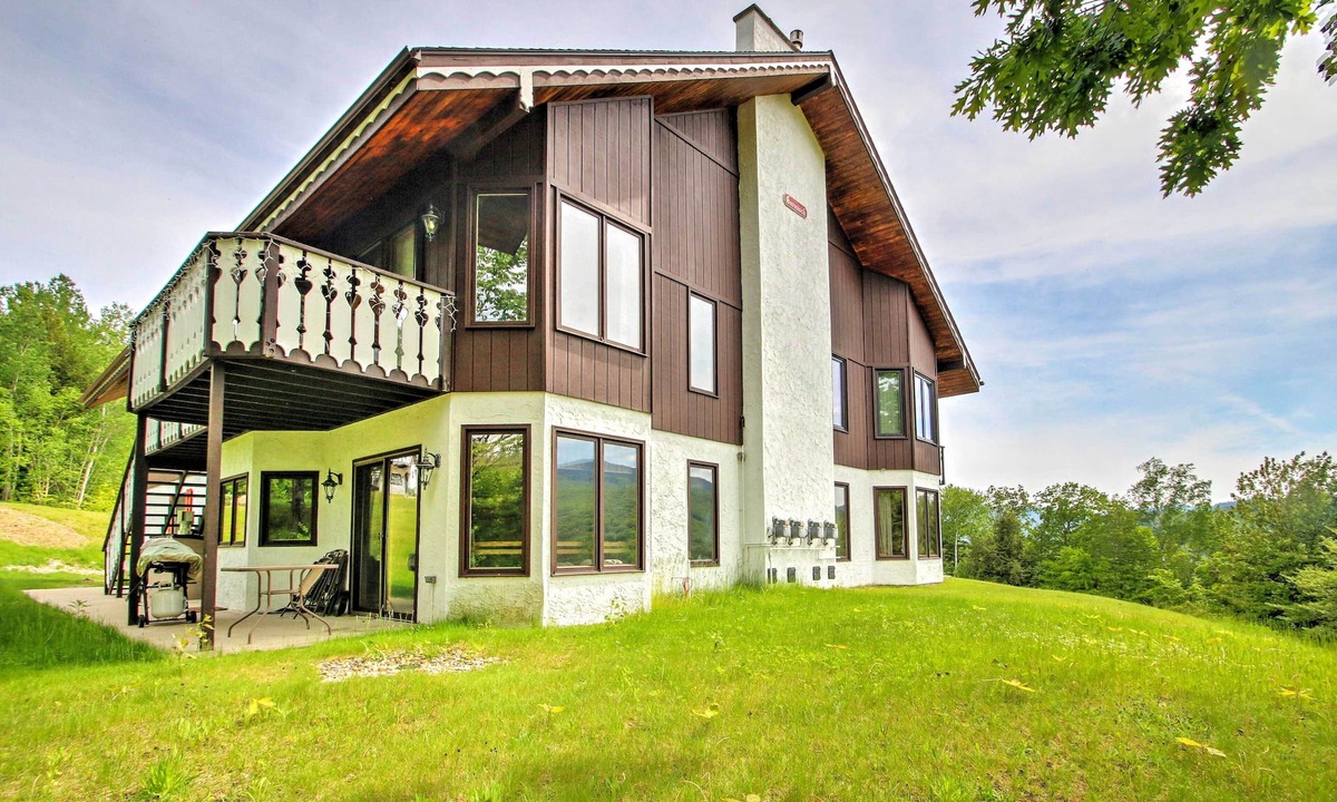 Jackson Condo | Scenic Bartlett Home w/Deck - 1 Mi to Storyland!