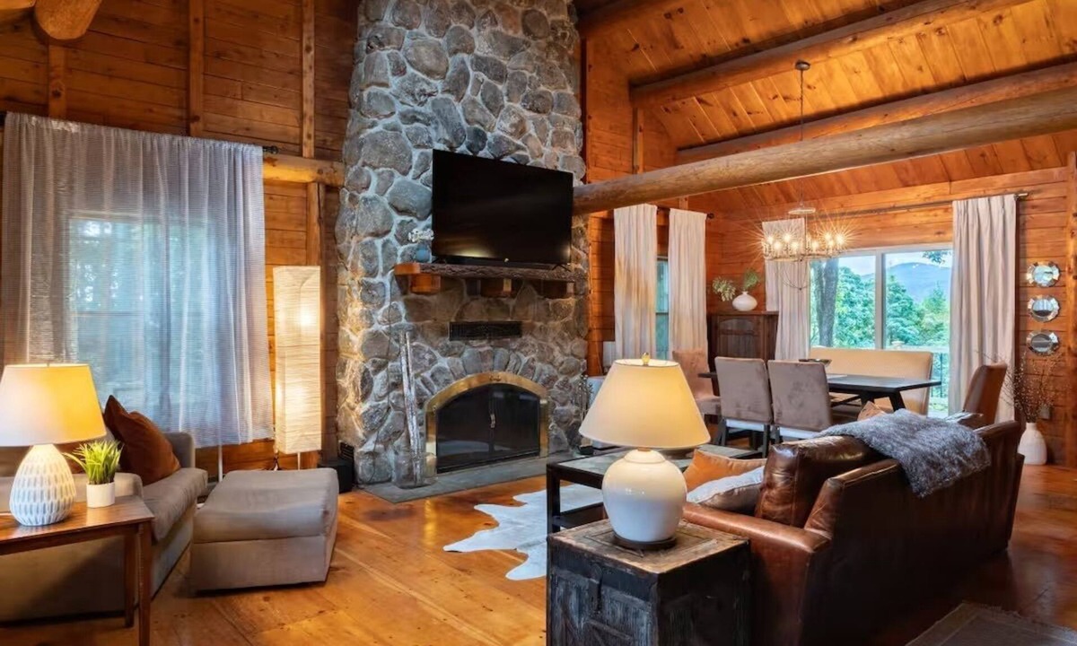 Gilford House | Scenic, Dog-Friendly Log Cabin: Minutes to Lake Winnipesaukee, Gunstock Mountain