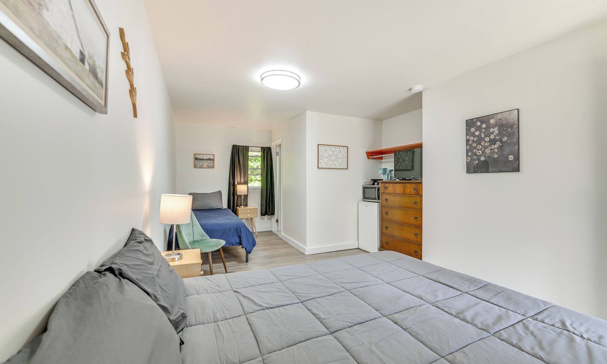 Schroon Lake Apartment | Schroon Lake Room < 1 Mi to Marina & Beach!