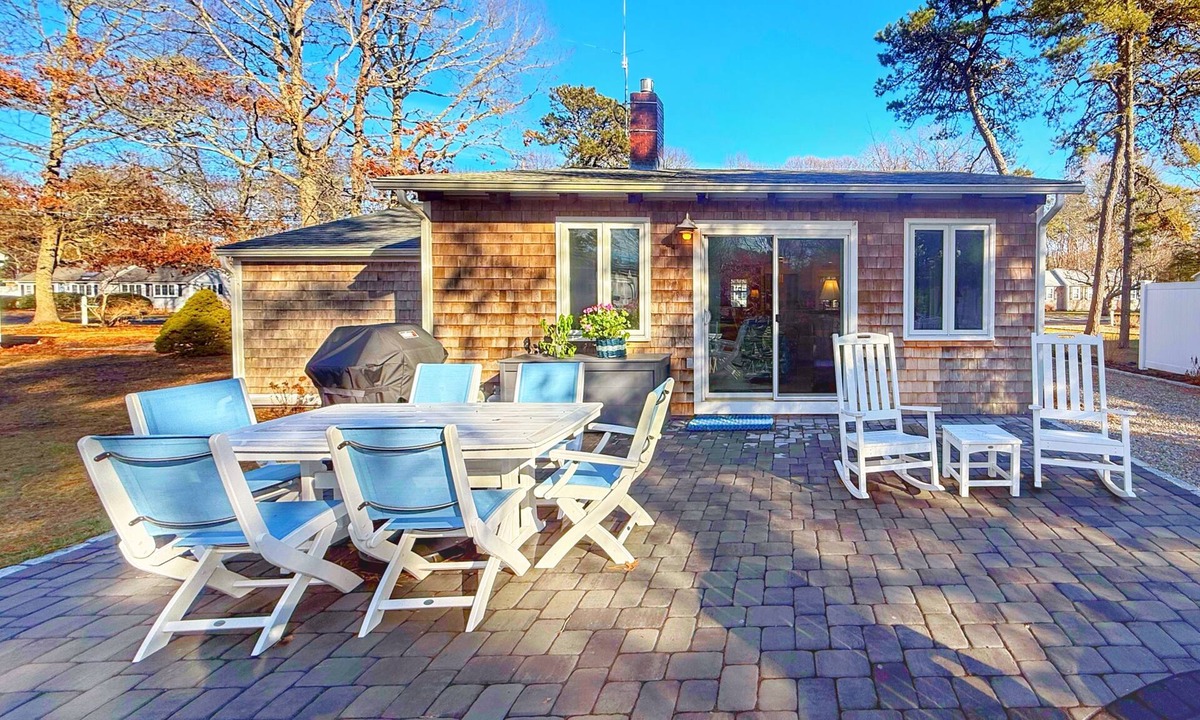 West Yarmouth Cottage | Sea And Be - Cape Cod Cottage