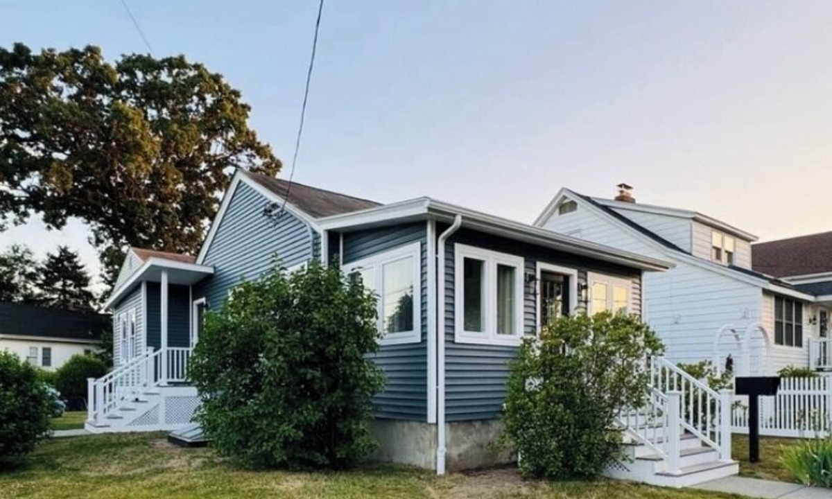 Cove - East Side - Shippan House | Seashell Bungalow - 3 Bed - Bath - Beach House