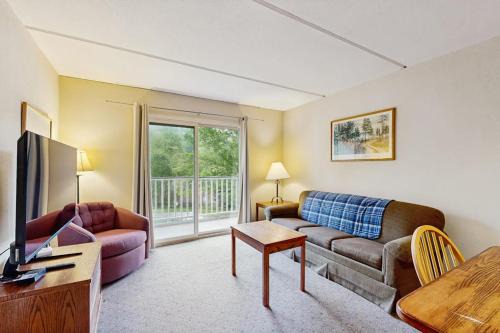 Warren Apartment | Seasons 304