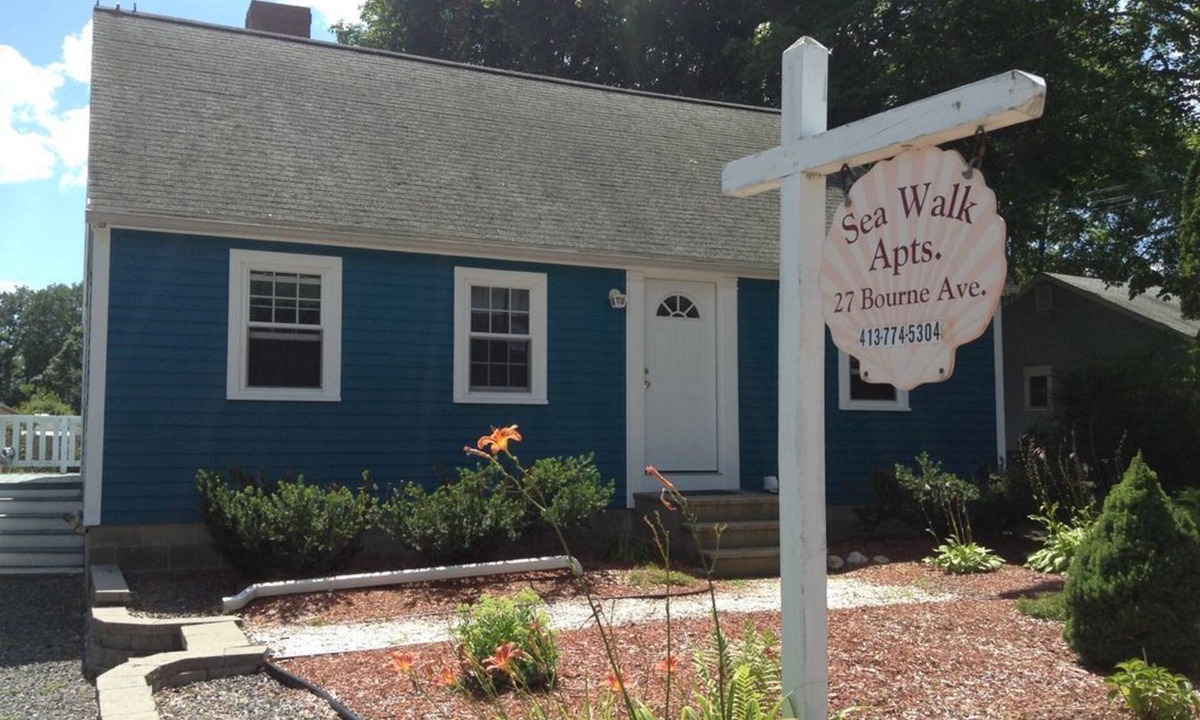 Wells Bed & Breakfast | Seawalk Apartments on Ogunquit line