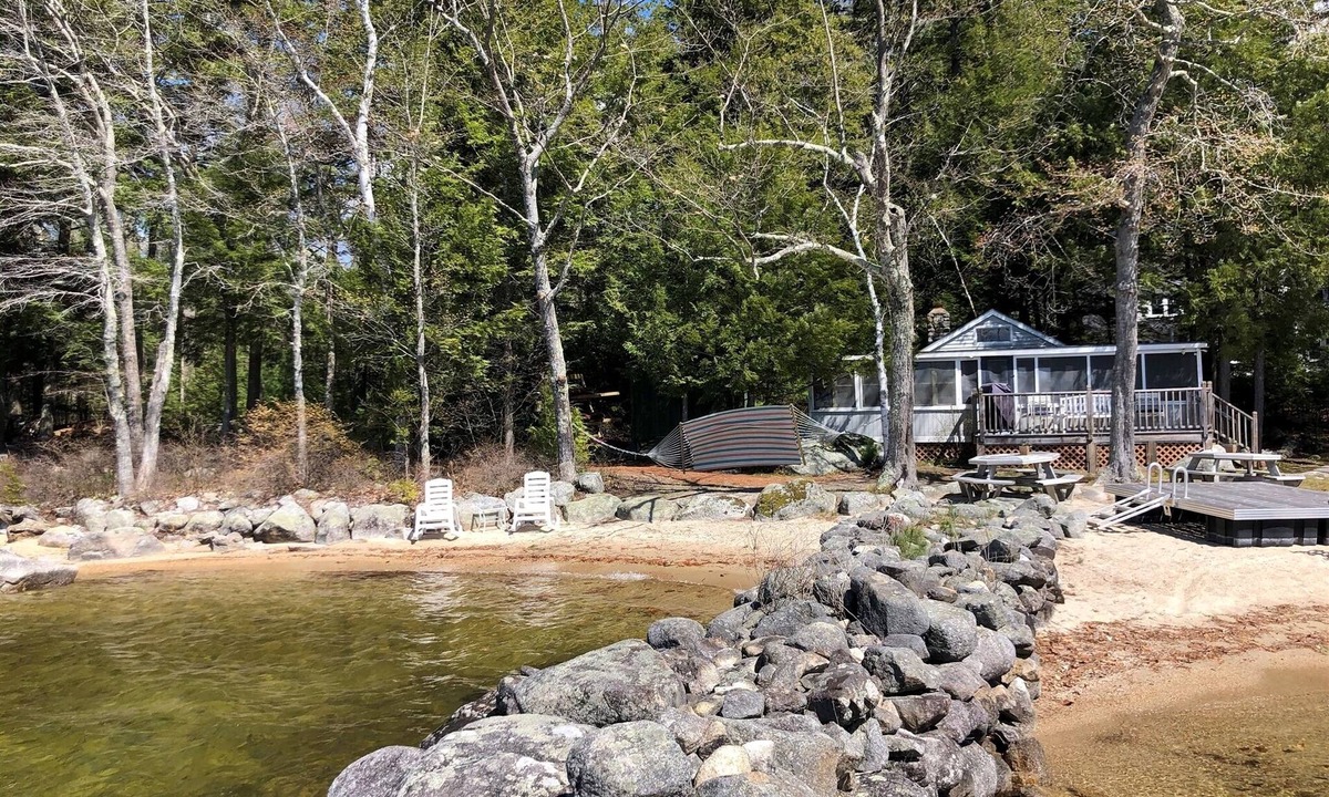 Standish Cottage | SEBAGO LAKE SHOREFRONT. MONDAY - FRIDAY RENTAL. SECLUDED BUT CLOSE TO DOWNTOWN.