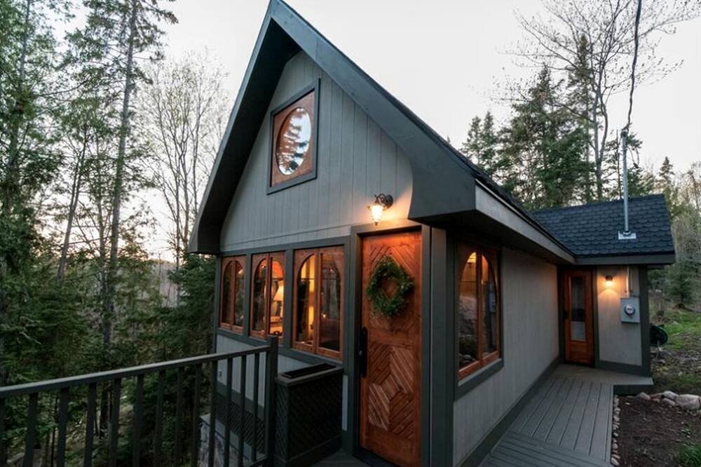 Powassan Cottage | Secluded and Romantic Cottage Rental with Stunning Gardens in Powassan, Ontario
