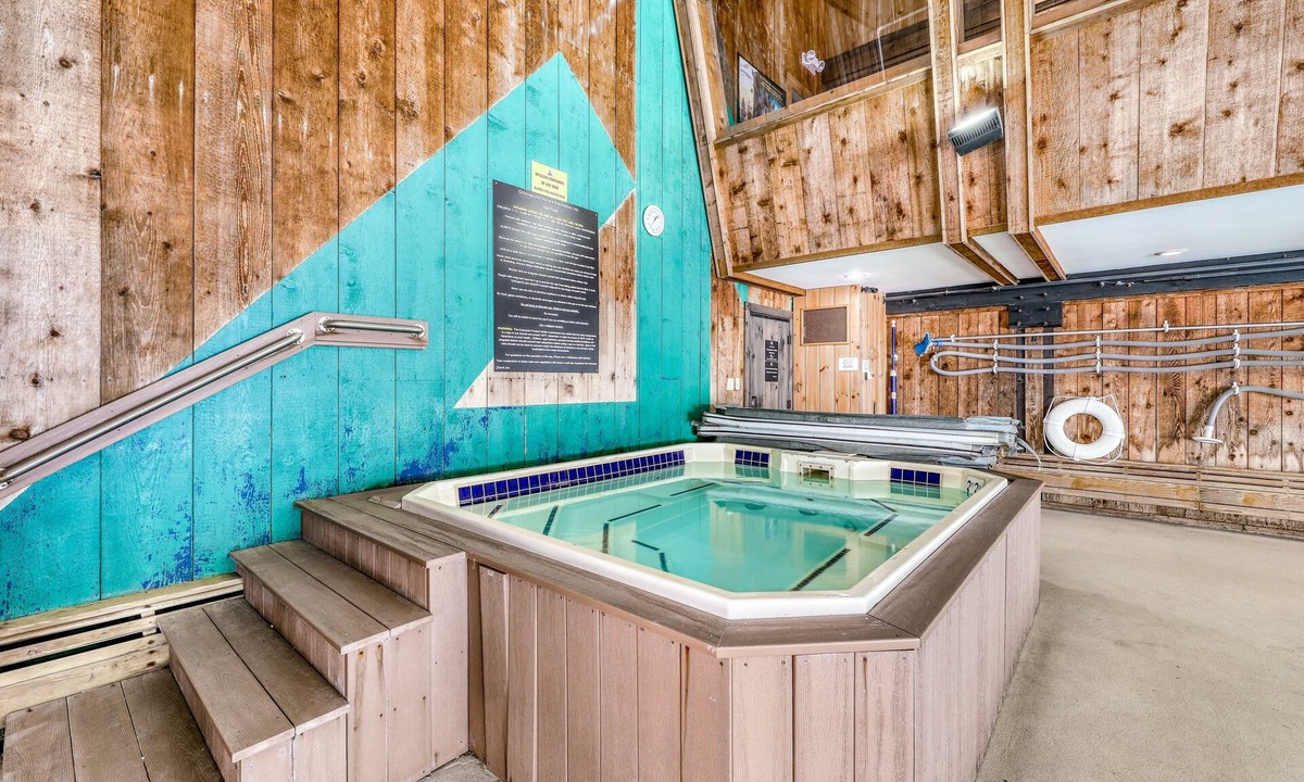 Wilmington House | Secluded dog-friendly home with two living rooms, chef's kitchen, smart TVs, W/D