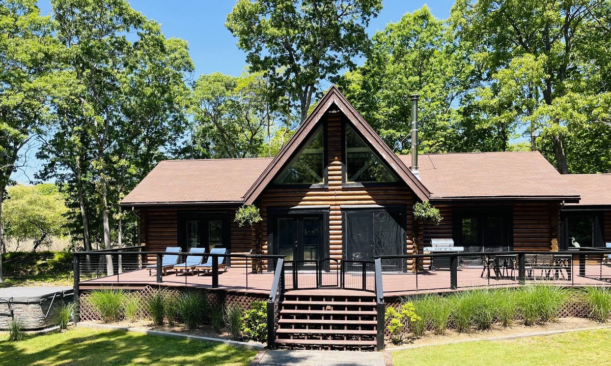 Greenport West House | Secluded Greenport Log House near the maritime Greenport village. So much to do!