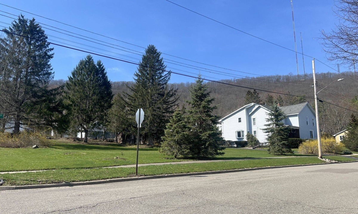 Corning Apartment | Serene 3-Bedroom/1-Bath Apartment in Corning on the Historic Southside Hill