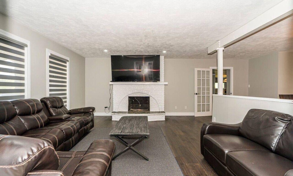 Georgina House | Serene 4BR house w/Hot tub, Lake, Billiards & BBQ