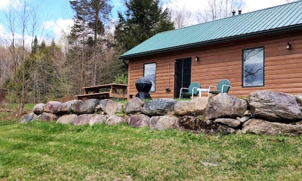 Hyde Park Apartment | Serene Country Cabins 1 In the heart of Vermont