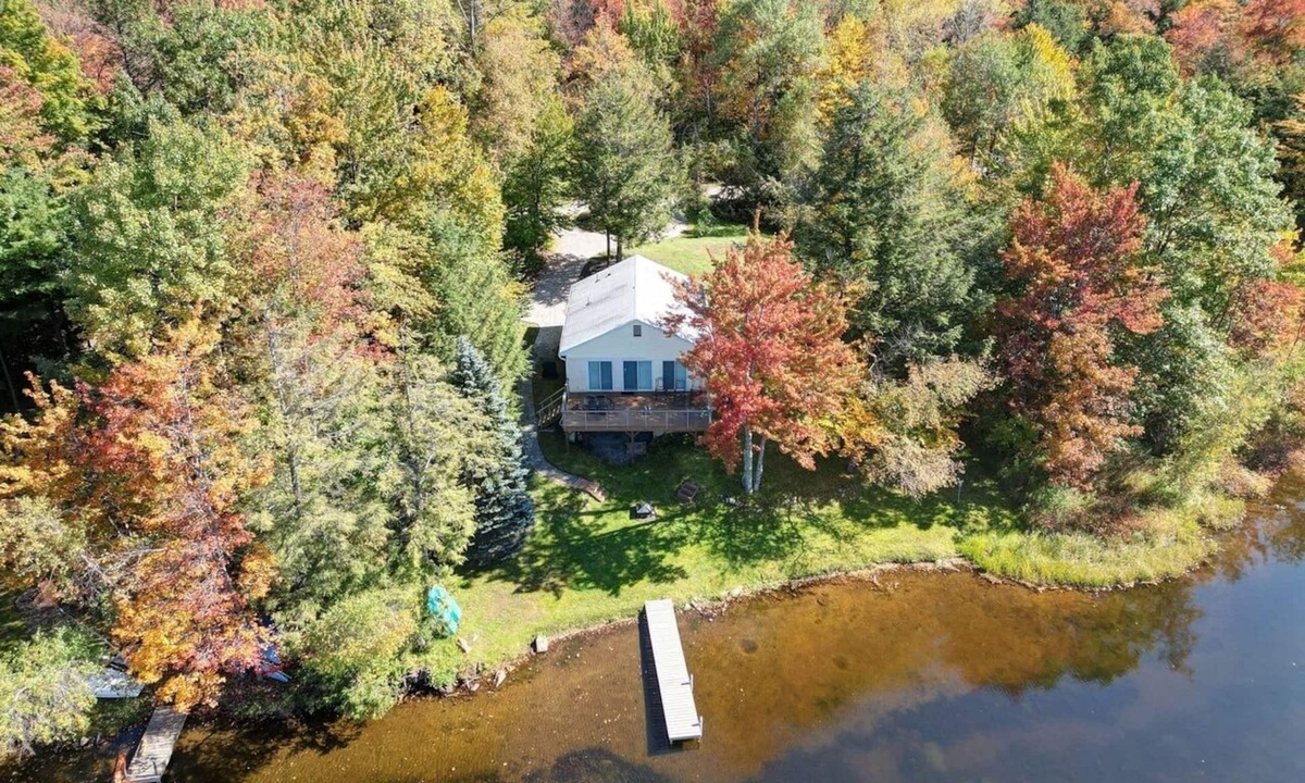 Sherwood Forest Cottage | Serene Lakefront Retreat in the Berkshires!