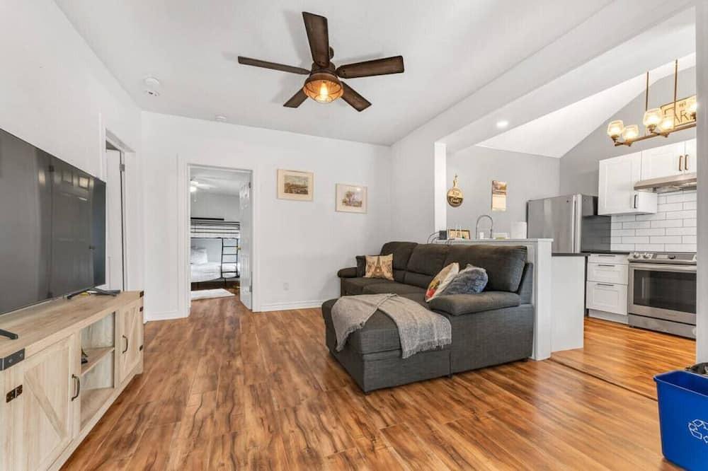 Paris House | Serene Oasis with 3BR plus Balcony Deck BBQ Grill