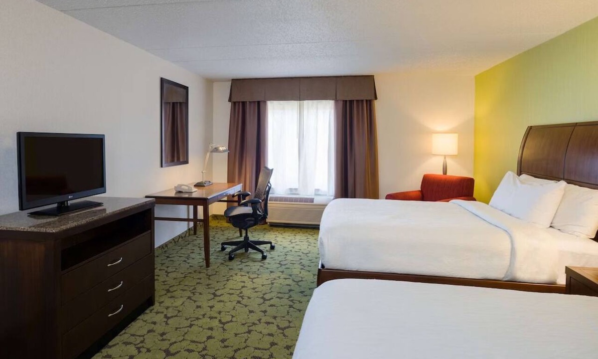 Hopelawn Hotel | Serene Retreat with Heated Pool | Pet-friendly | 3 Units | Near Newark