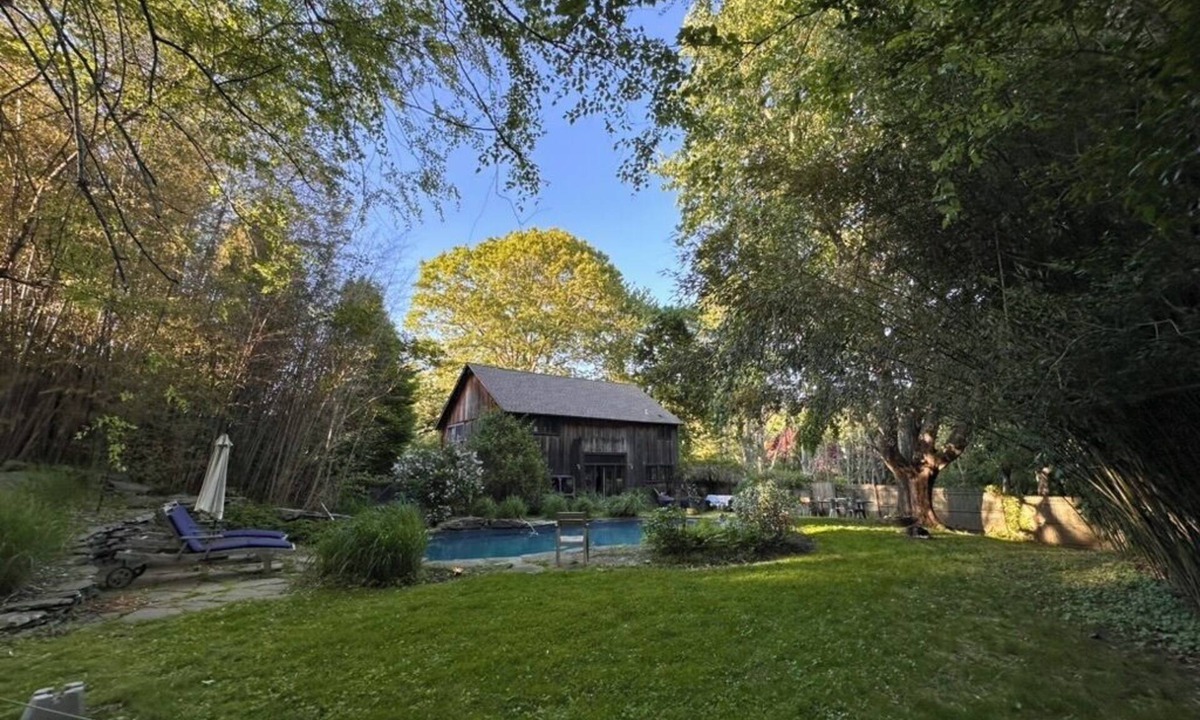 Shelter Island Heights House | Shelter Island Tranquil Modern Barn on Private Acre to Rest & Renew All Year