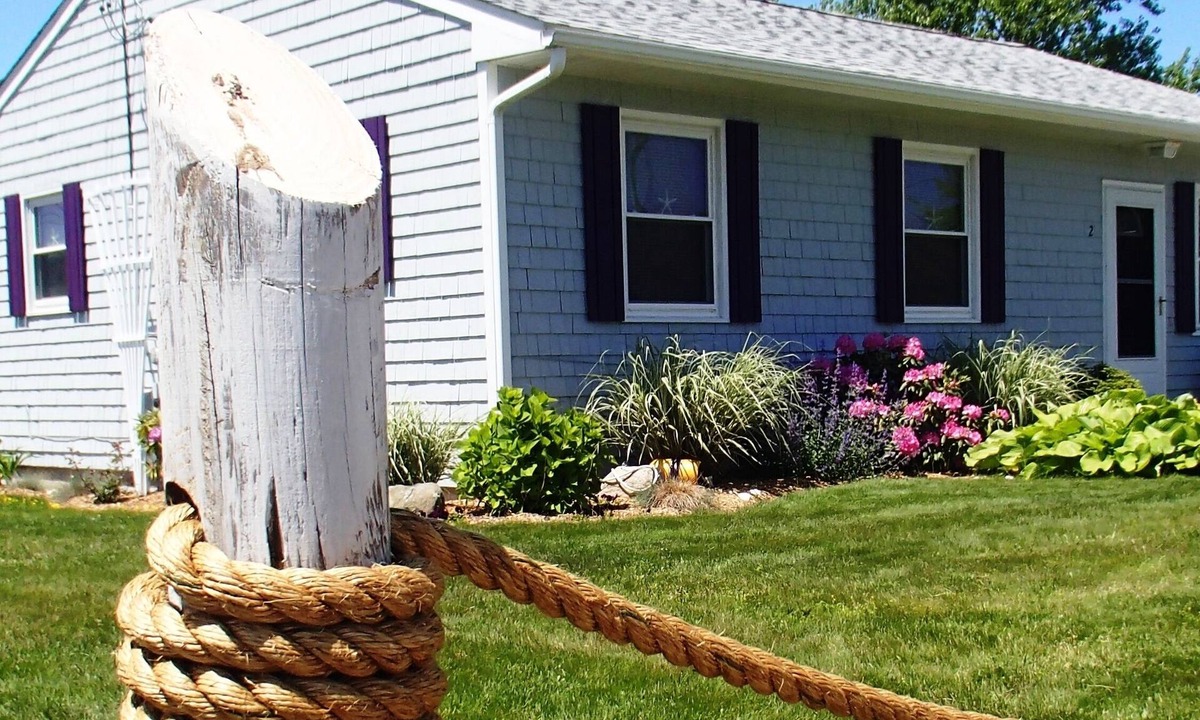 Narragansett House | Shore Beats Work! Charming Cottage in Scarborough Beach Area with Central A/C!
