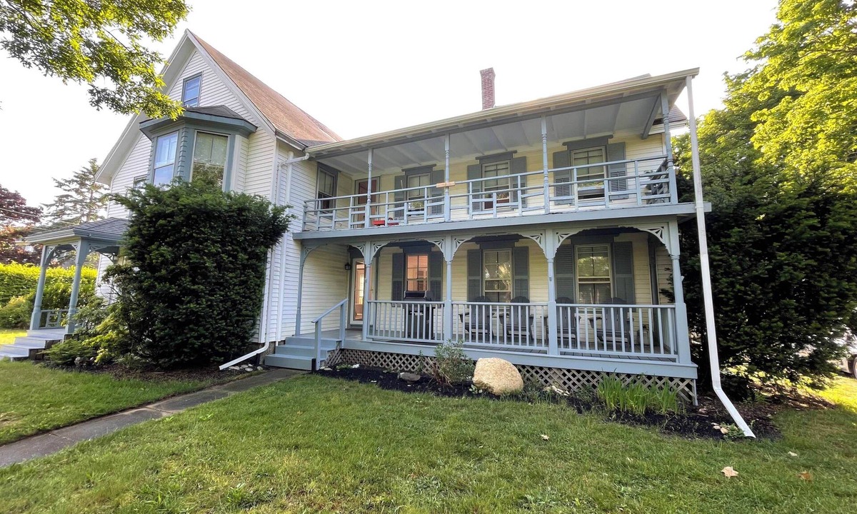 Tisbury Condo | Short Walk to Town - Nice Comfortable -Reasonable