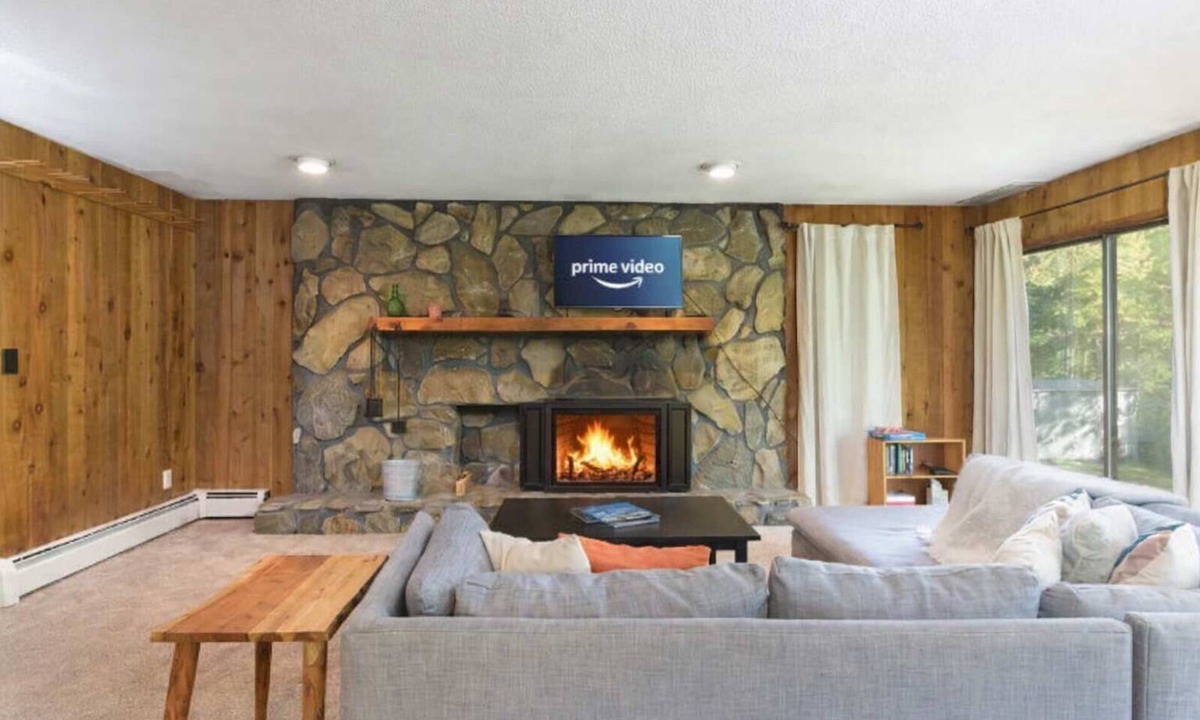 Londonderry Ski Chalet | Silver Birch Chalet: Mountain Apt w/Hot Tub
