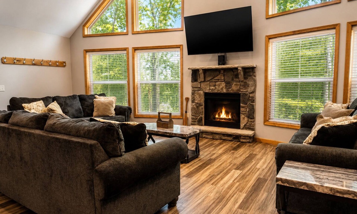 Lake Harmony Estates House | Silver Spring Lodge by PMR, 8BR Lake View, Hot Tub, Game Room, Fire Pit