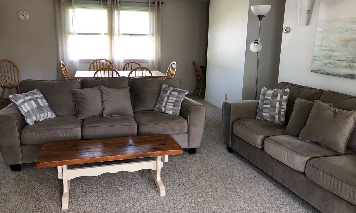 Narragansett House | Simple, Clean & Close to the Shore – Narragansett's Ocean Breeze Getaway
