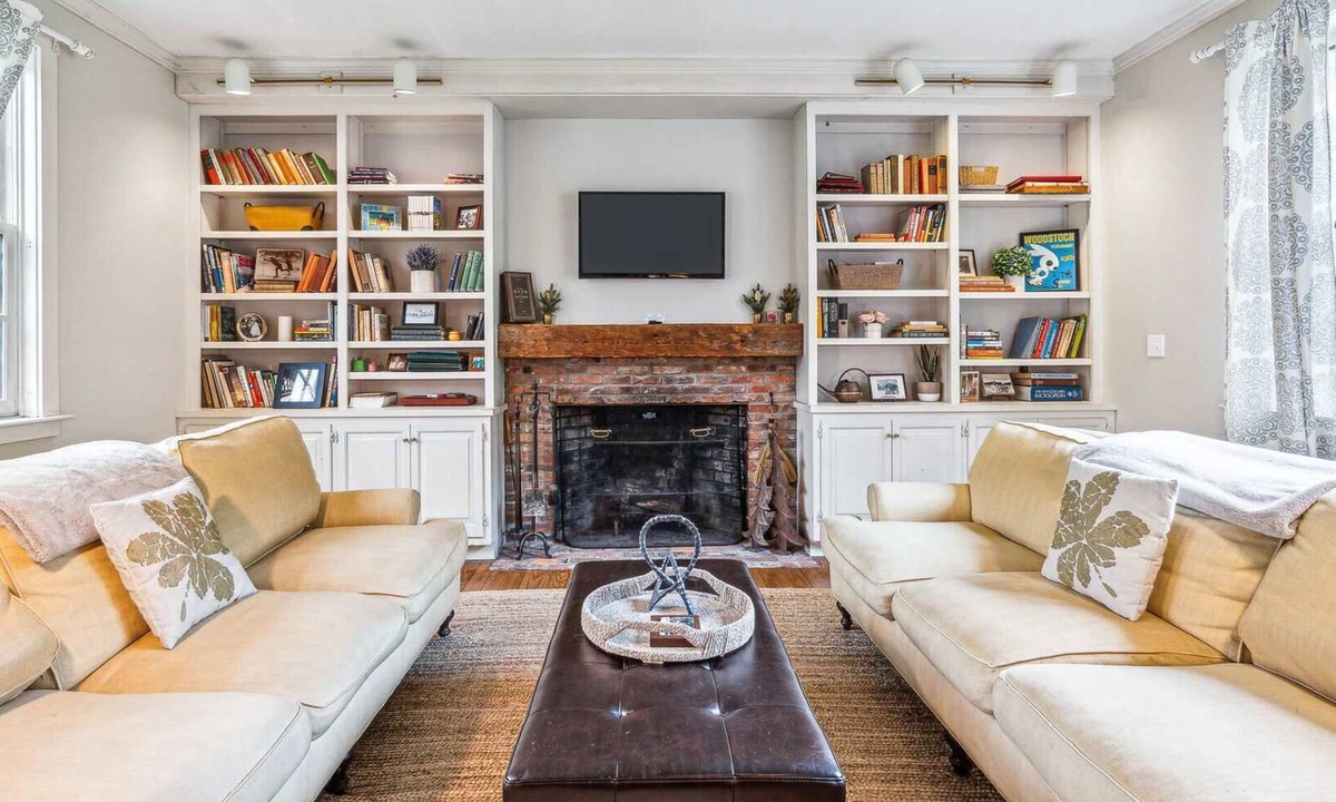 South Pomfret House | Six Ski Hill Home with Mountain Views, Pet-Friendly