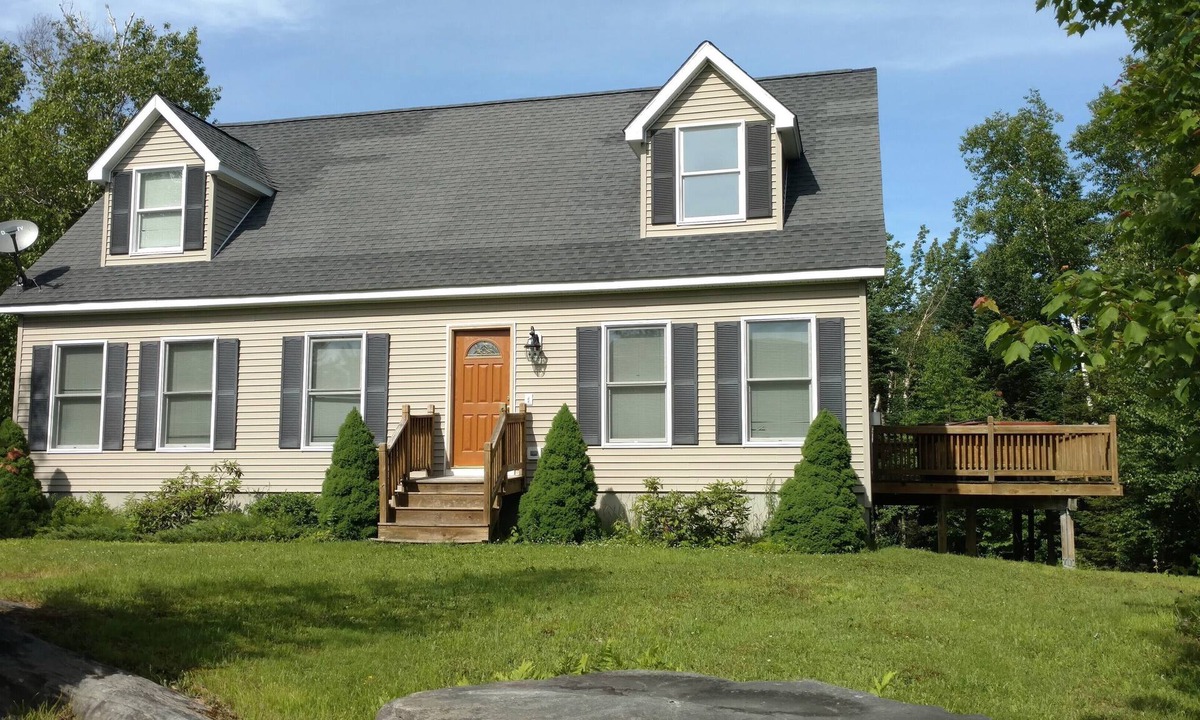 West Dover House | Ski, Bike, Hike , Golf - Mt. Snow Vacation Home < ½ Mile from the mountain