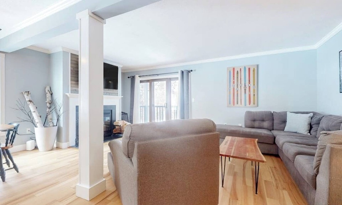 Brownsville Condo | Ski-in/out condo with prime location for skiing & hiking