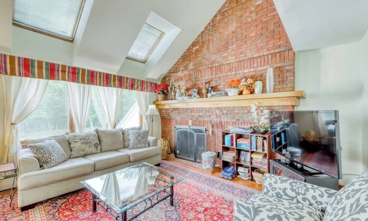 Killington House | Ski-in/out sunrise condo with pool & hot tub - great ski retreat